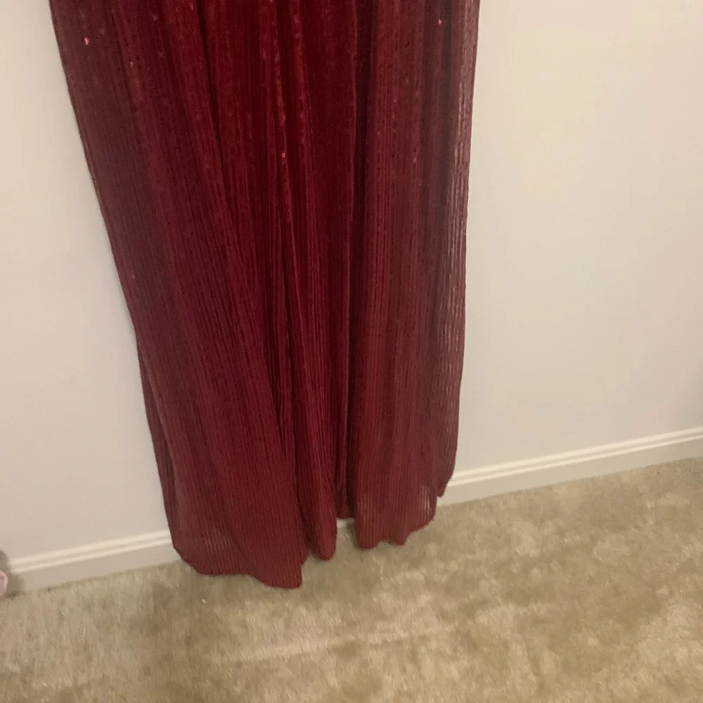 Elegant Red Sequin Gown - Picture 3 of 8